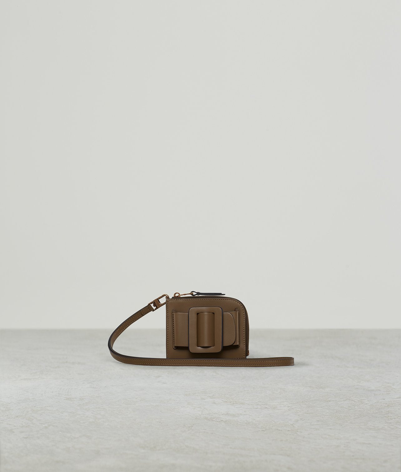 BUCKLE CARD HOLDER WITH STRAP MOCHA