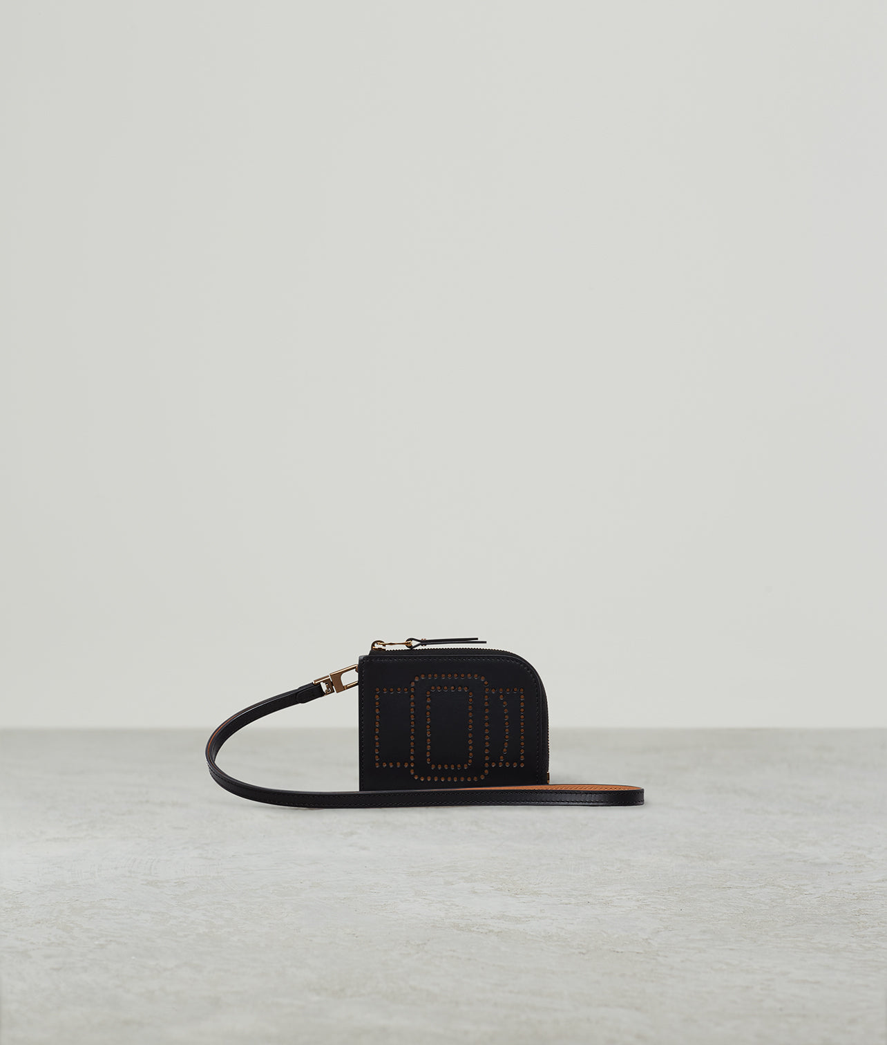 PERFORATED BUCKLE CARD HOLDER BLACK GINGER